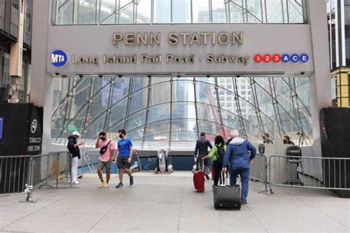 
2 Men Arrested at Penn Station After Allegedly Making Threats to N.Y.C. Synagogues 