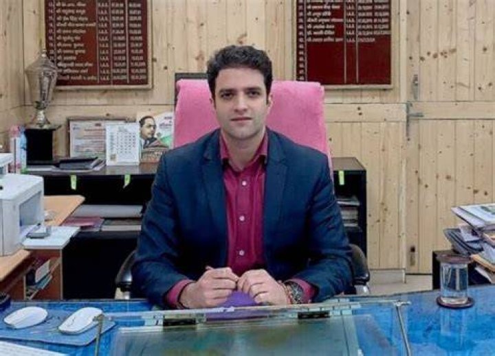 
Athar Amir Khan Height, Weight, Net Worth, Age, Birthday, Wikipedia, Who, Nationality, Biography 