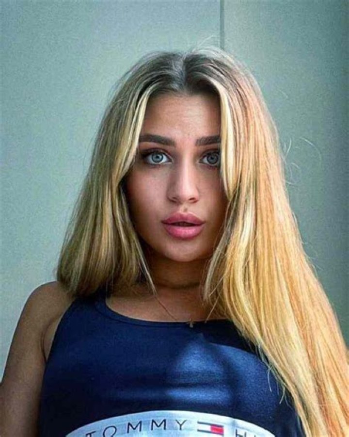 Carly Teller Height, Weight, Net Worth, Age, Birthday, Wikipedia, Who, Nationality, Biography