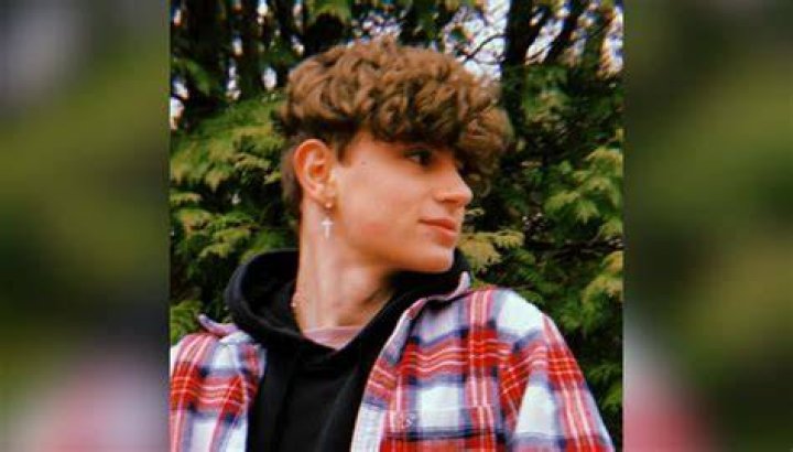 
Carson Bennett (TikTok Star) Biography, Age, Girlfriend, Height, Net Worth 