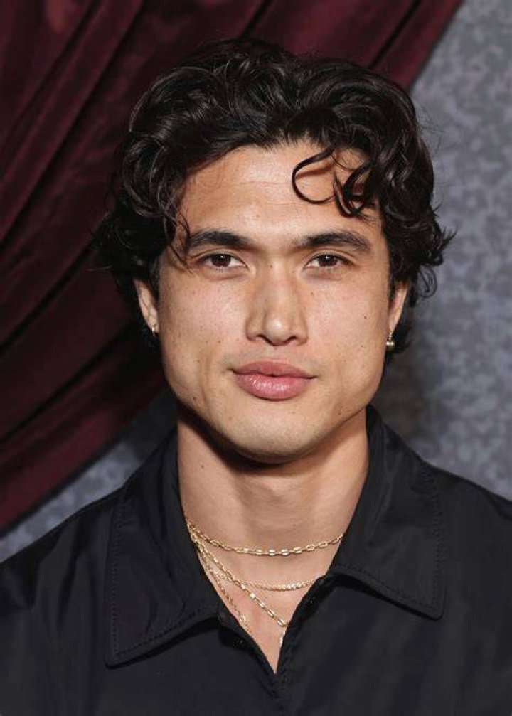 Charles Melton Height, Weight, Net Worth, Age, Birthday, Wikipedia, Who, Nationality, Biography
