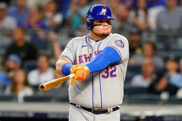 Daniel Vogelbach Weight Loss, How Much Does He Weigh Now?