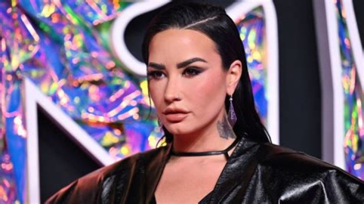 Demi Lovato Height, Weight, Net Worth, Age, Birthday, Wikipedia, Who, Nationality, Biography