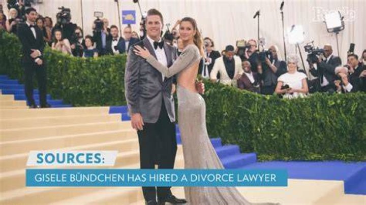 
Gisele Bündchen Has Hired a Divorce Lawyer, Tom Brady ‘Trying to Figure Out What to Do’: Sources 