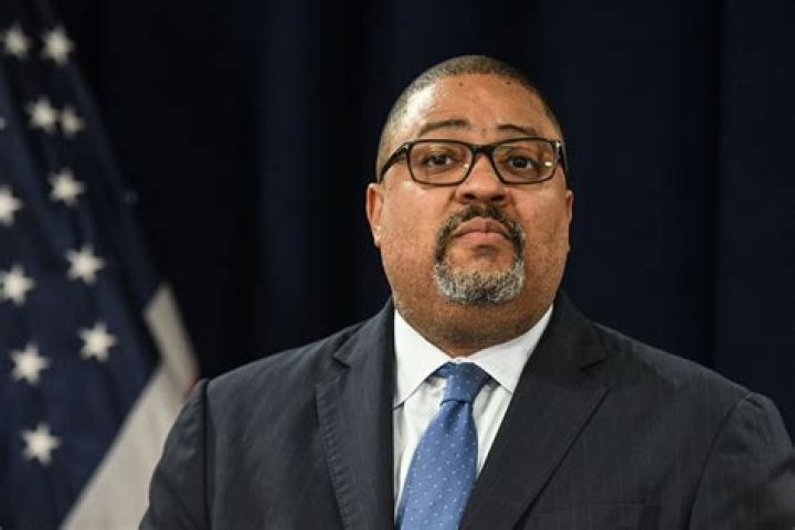 
Is Alvin Bragg pulling a Jussie Smollett? Twitter users question after Manhattan DA gets death threat letter by alleged Donald Trump supporter 
