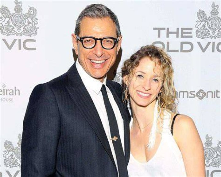 
Is Emilie Livingston Married? Her Bio, Age, Husband, Height and Net Worth 