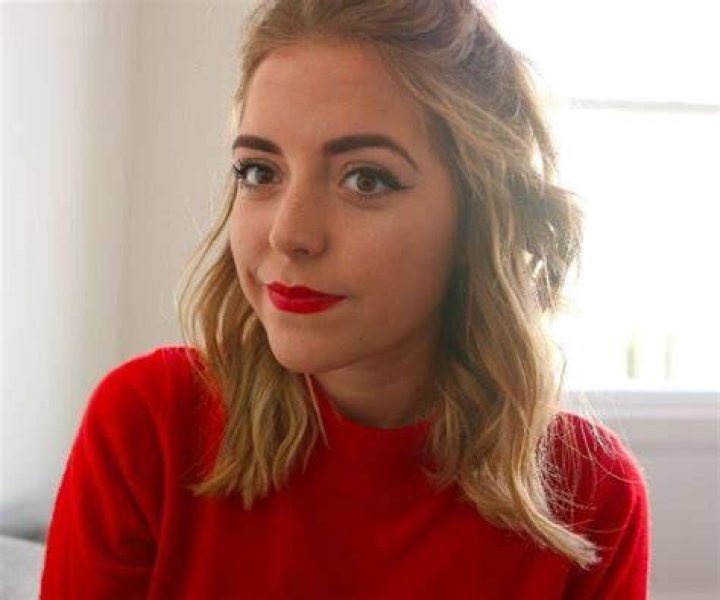 Is Emma Poppy Deyes Pregnant? Here’s What Fans Think