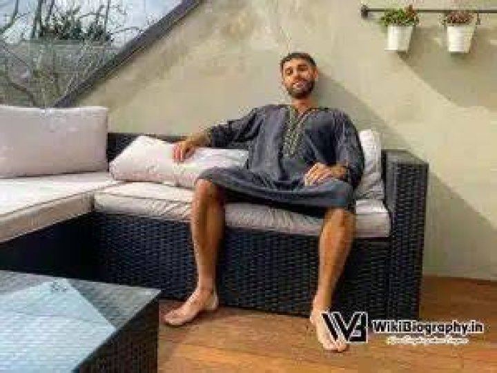 
Is Murad Merali Gay? Age, Height, Net Worth 