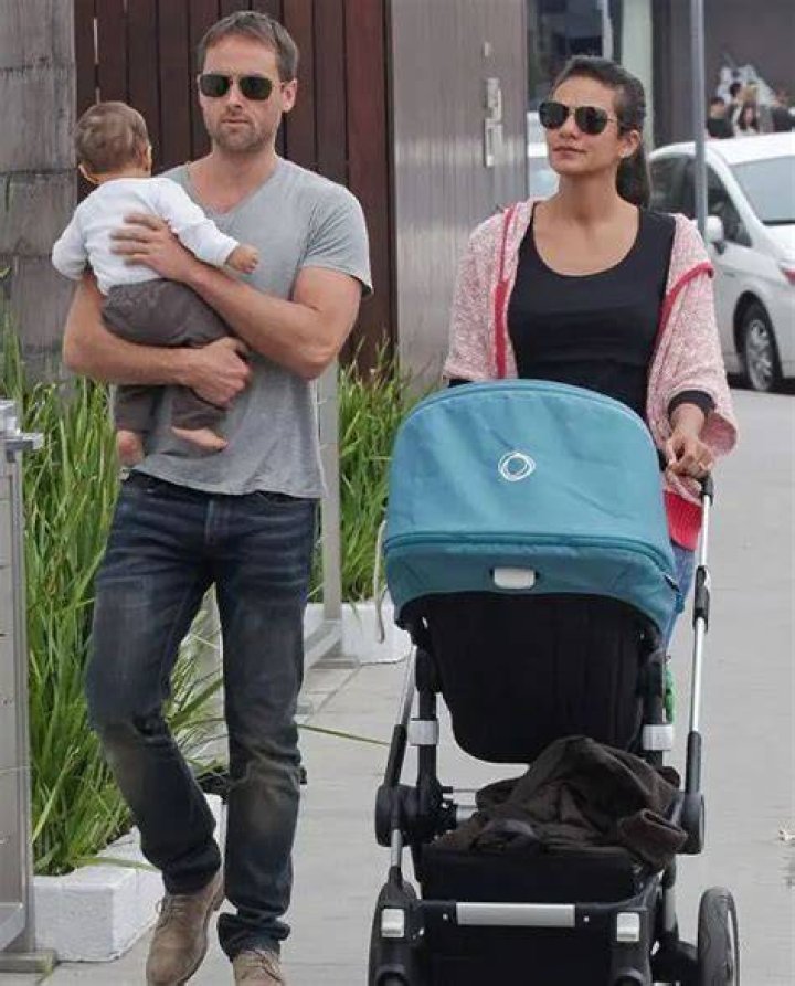 Is Stuart Townsend Married to Wife? Or Dating a Girlfriend? Kids.