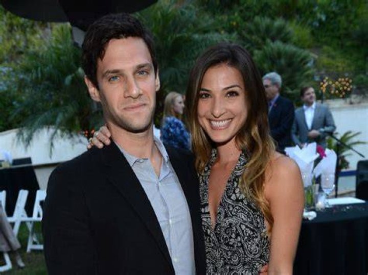 Justin Bartha’s Net Worth, Height, Wife Lia Smith, Body – Wiki