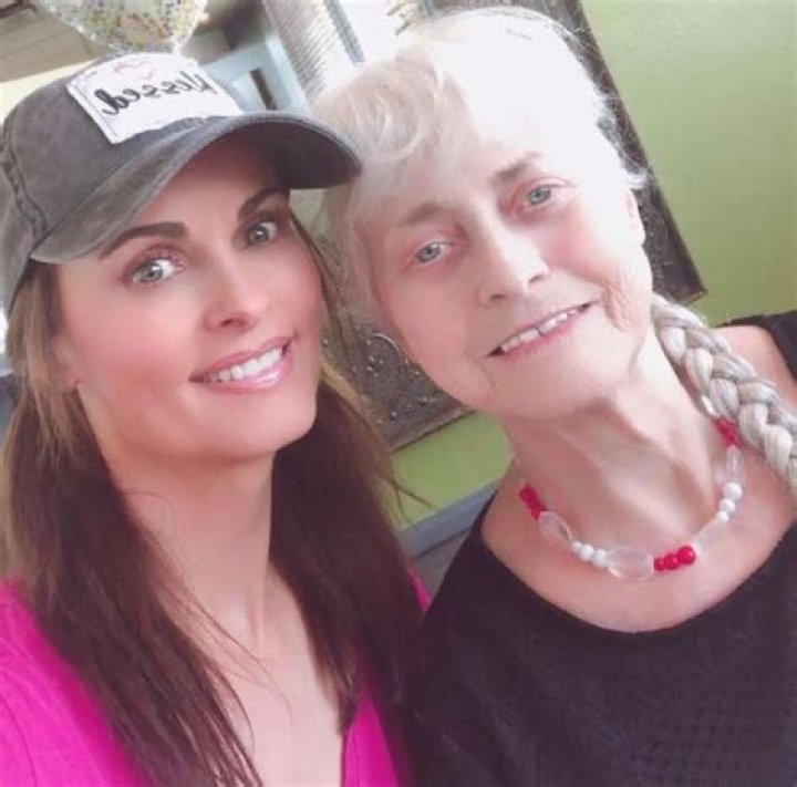 
Karen McDougal Has Three Brothers and A Sister In Her Family 
