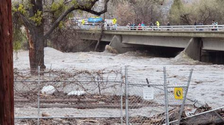 
Kernville weather: Residents asked to conserve water as Kern river levels rise amid flash floods threat 