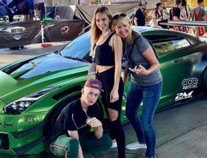 Lindsay Fox Is The Older Sister Of American YouTuber Tanner Fox