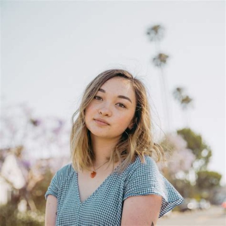 
Mxmtoon – Maia (TikTok Star) Biography, Age, Boyfriend, Height, Net Worth 