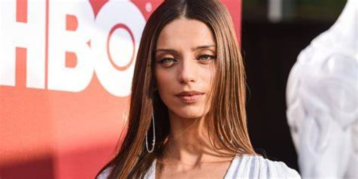
Naked Truth Of Angela Sarafyan: aka Clementine on Westworld 