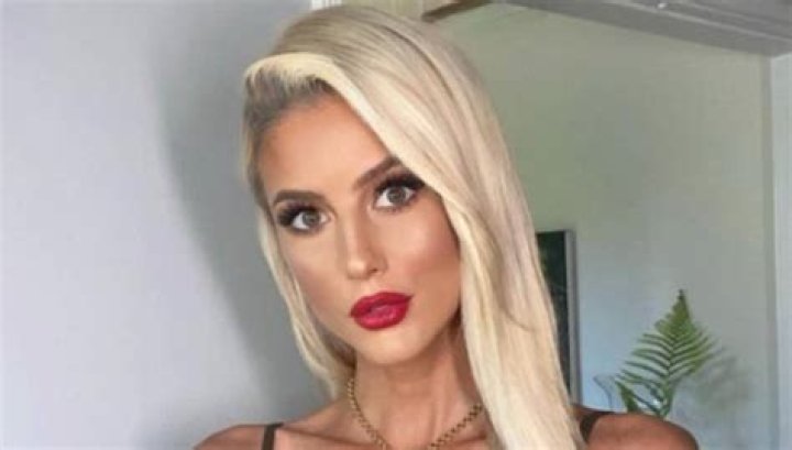 
Naked Truth Of Emma Hernan – Age, Measurements. Married? 