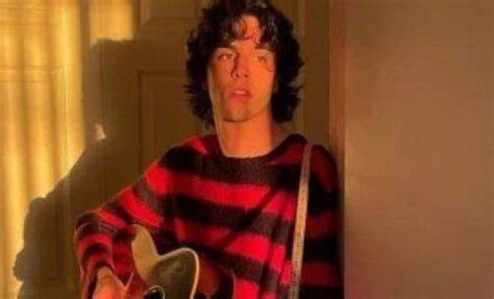 Stephen Sanchez Relationship: Who Is He Dating? Gay Rumors Viral On Tiktok