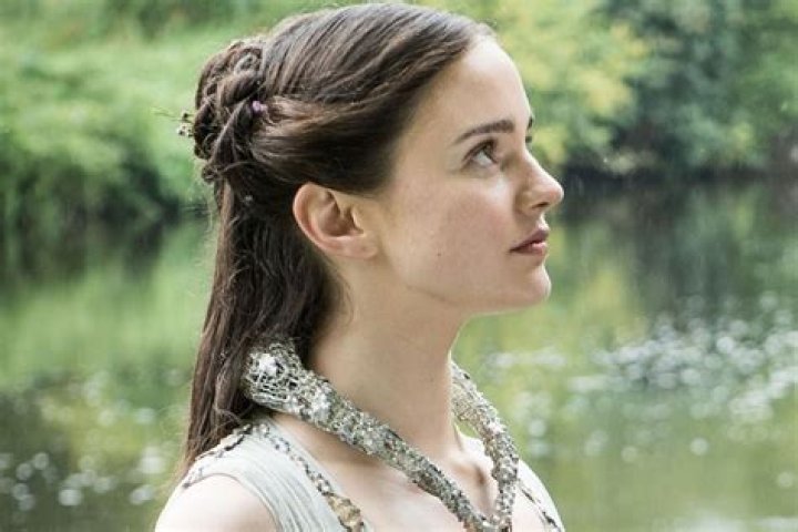 Who is actress Aisling Franciosi as Lyanna Stark from “Game of Thrones”? Her Wiki: Net Worth, Boyfriend, Height, Parents, Facts