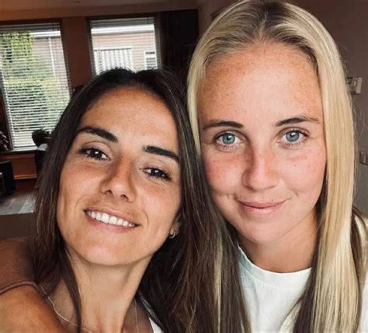 
Who Is Beth Mead Husband? Relationship Timeline With Partner Danielle van de Donk 