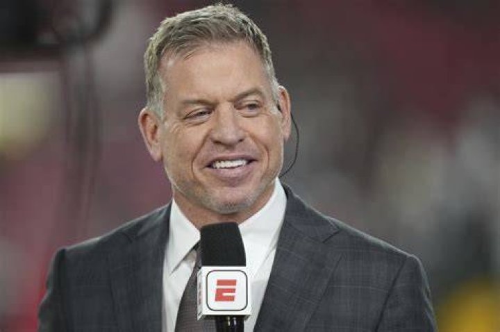 
Why Did Troy Aikman Retire? What Happened To Him and Where Is He Now? 